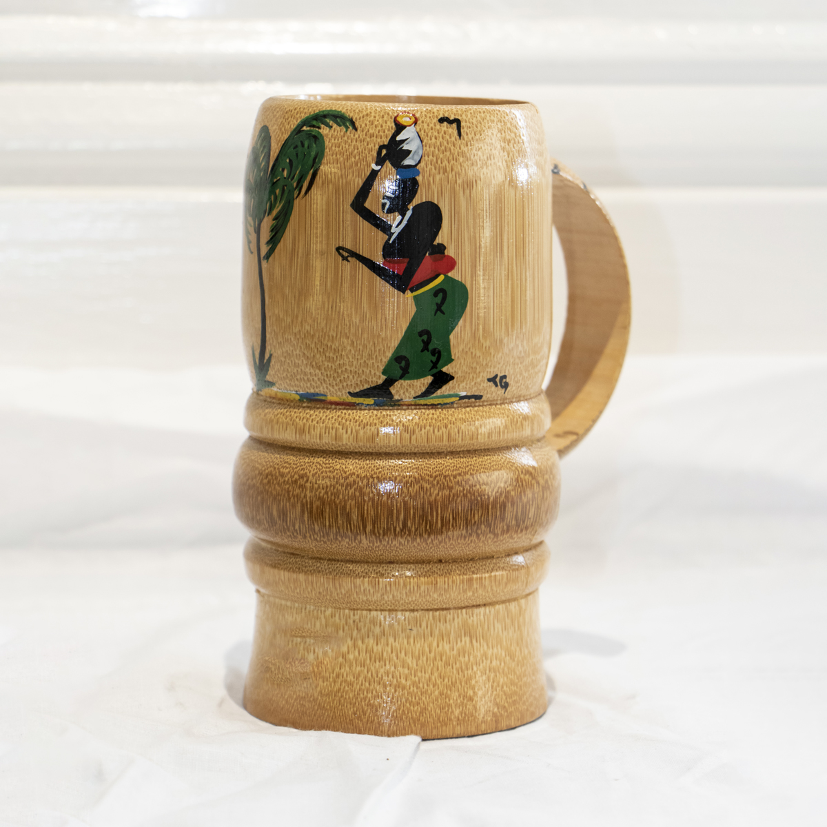 Chope à bière en bois peinte